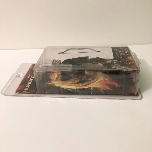 2012 The Hunger Games Katniss Everdeen Figure Jennifer Lawrence Damaged Box - Picture 7 of 16